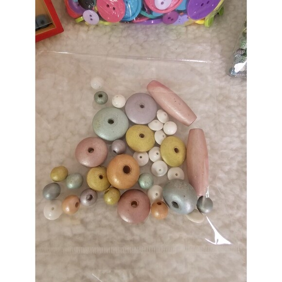 Bulk lot of Craft and/or Jewelry Making Beads  & Buttons Multi-Color - Picture 6 of 10